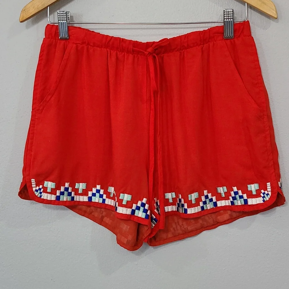 Moon Embroidered Red Shorts Elastic waist Size M NWT‎ 39$